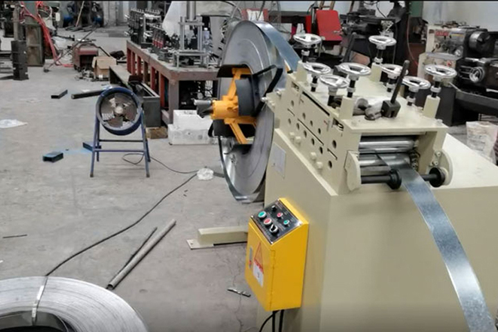 货架角铁主柱冷弯机整平