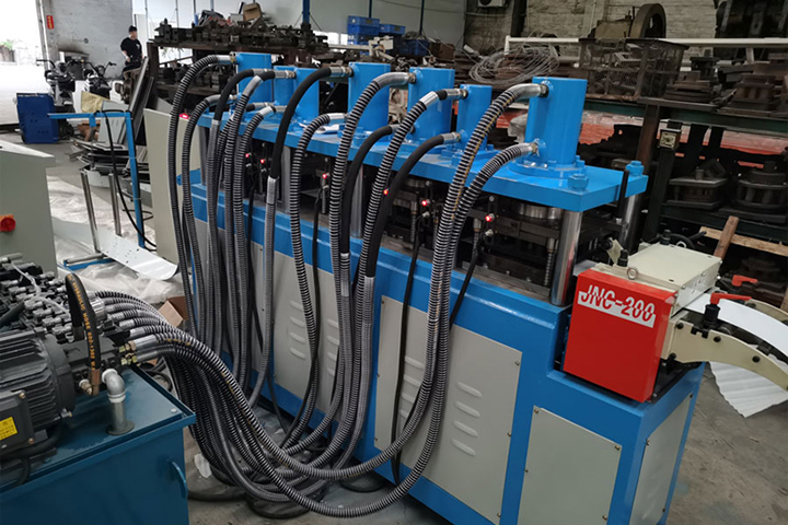 線(xiàn)条灯底壳冷弯生产(chǎn)線(xiàn)配套冲孔机